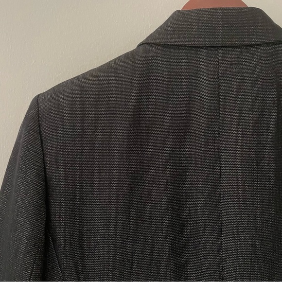 Donna Karan Essentials Made in Italy Wool Blazer – Elegant Minimalist Look, US 4 - Picture 7 of 17